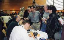 Christian Grenier, David Brin et les fans<BR>Utopiales 2002<BR>(  Fabienne Rose)
